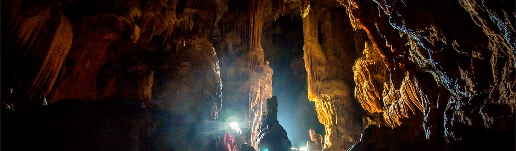 aven des pèbres gorges de la cèze près d'uzès dans le gard moniteur speleologie professionnel